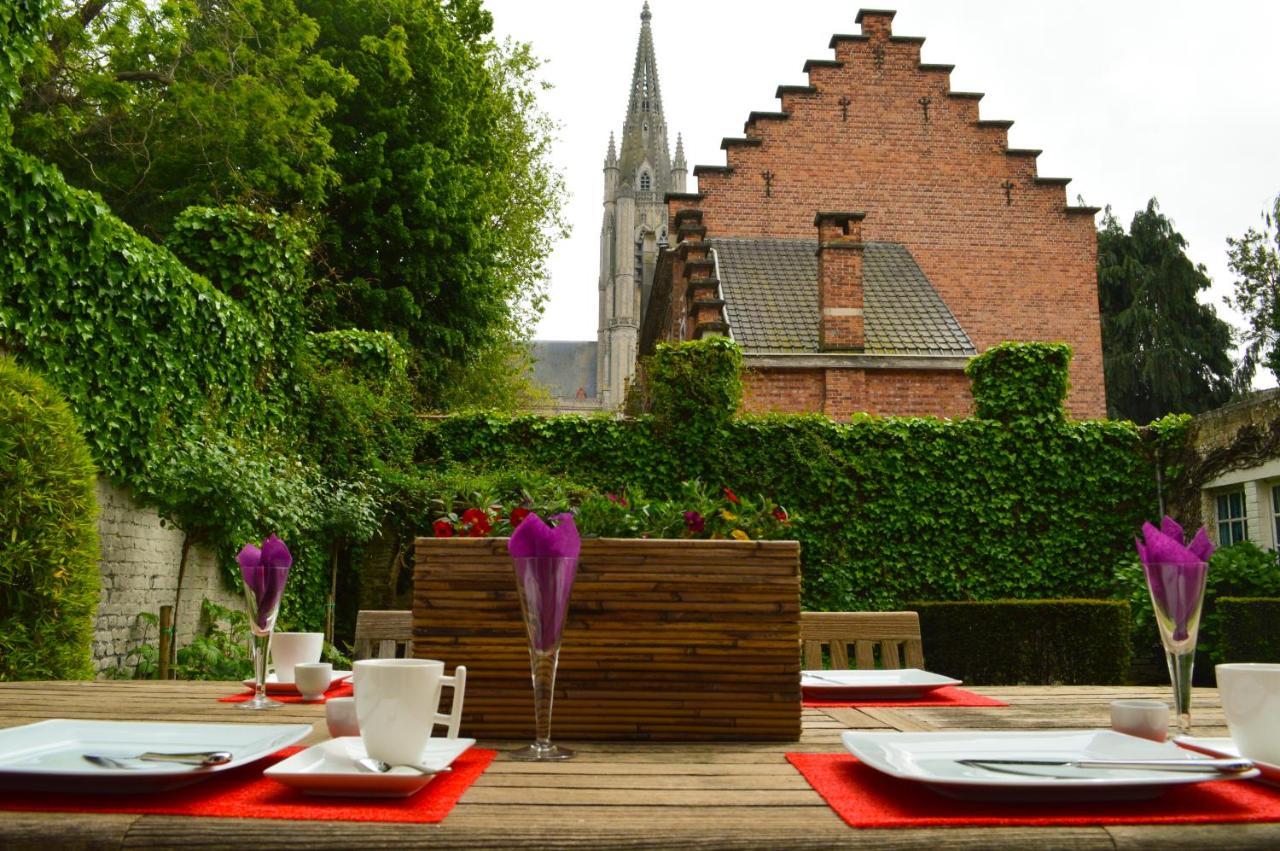Bed and Breakfast De Gelaarsde Kat Ypres Esterno foto