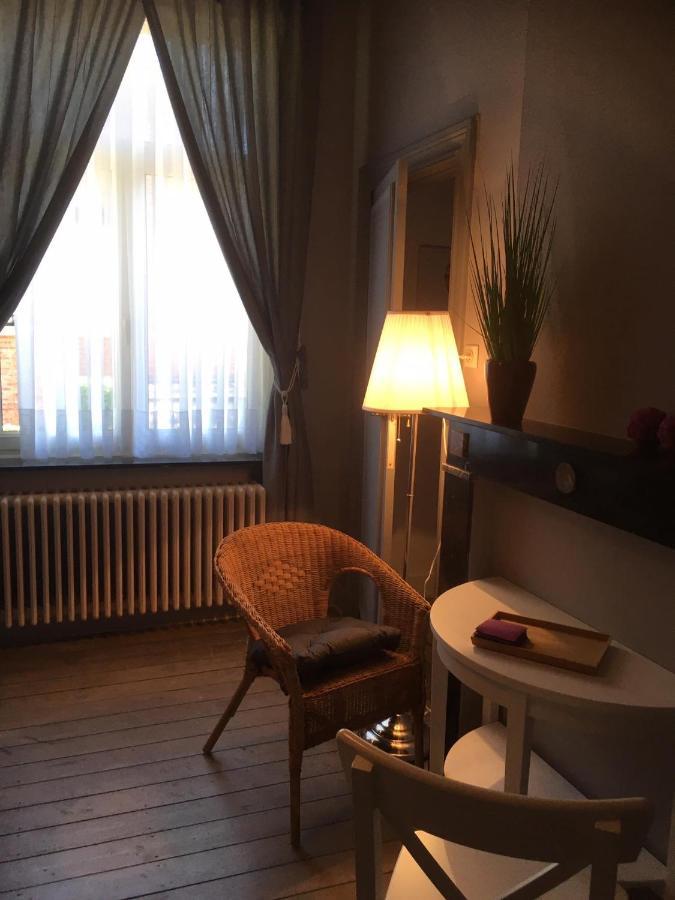 Bed and Breakfast De Gelaarsde Kat Ypres Esterno foto