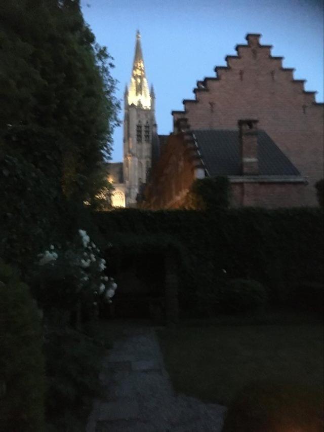Bed and Breakfast De Gelaarsde Kat Ypres Esterno foto